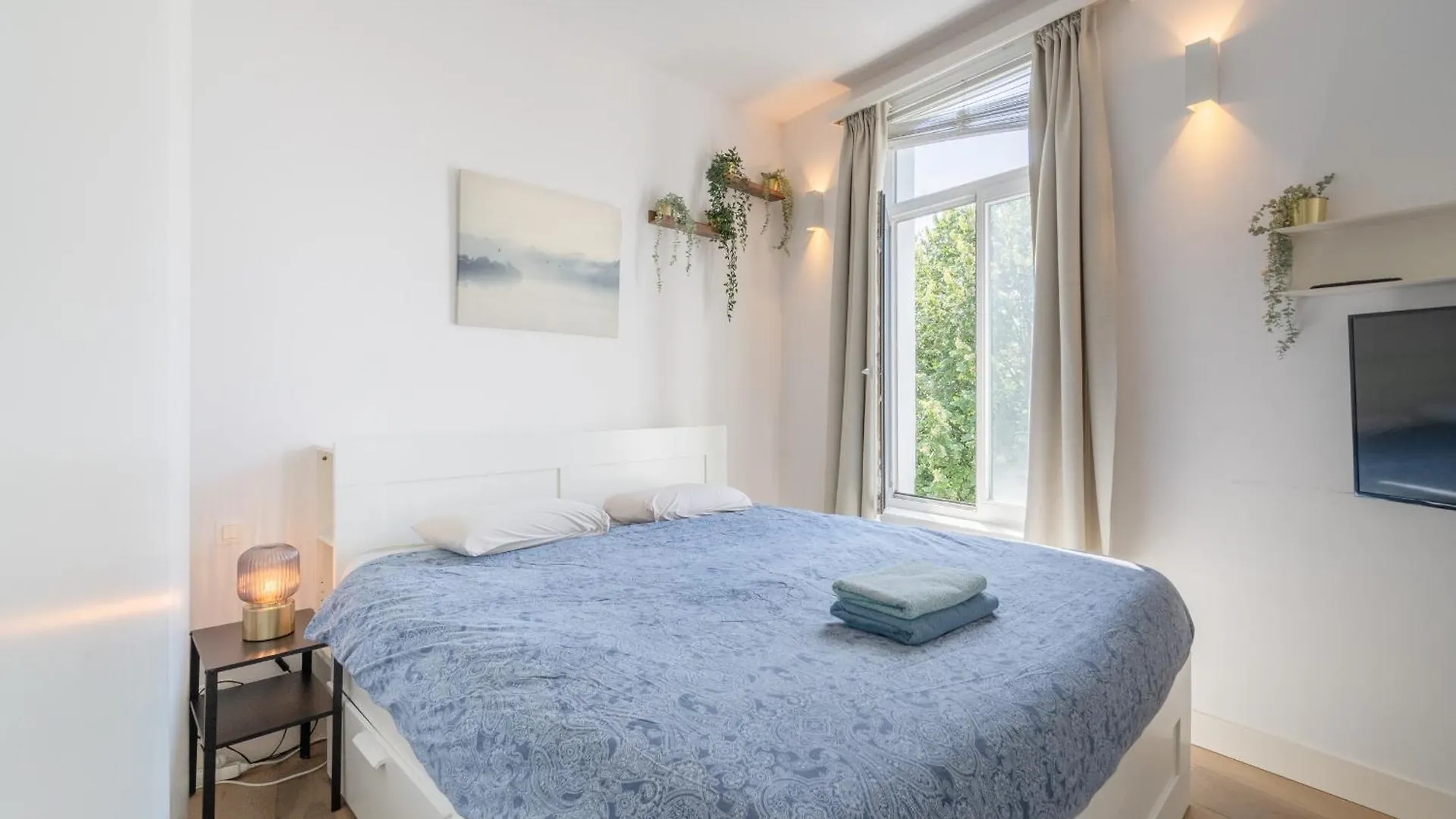 Light Modern Apartment In The Heart Of Антверпен Бельгия