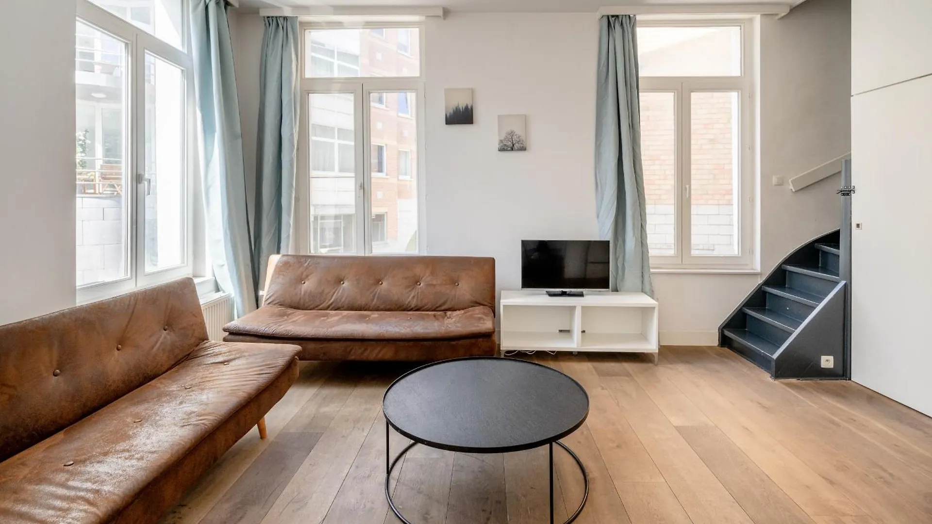 Light Modern Apartment In The Heart Of Антверпен