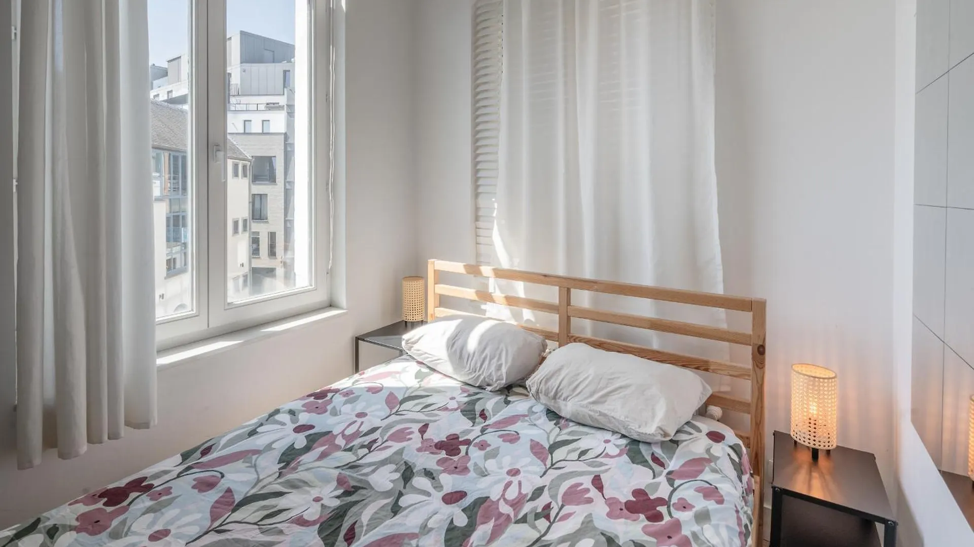 Light Modern Apartment In The Heart Of Антверпен