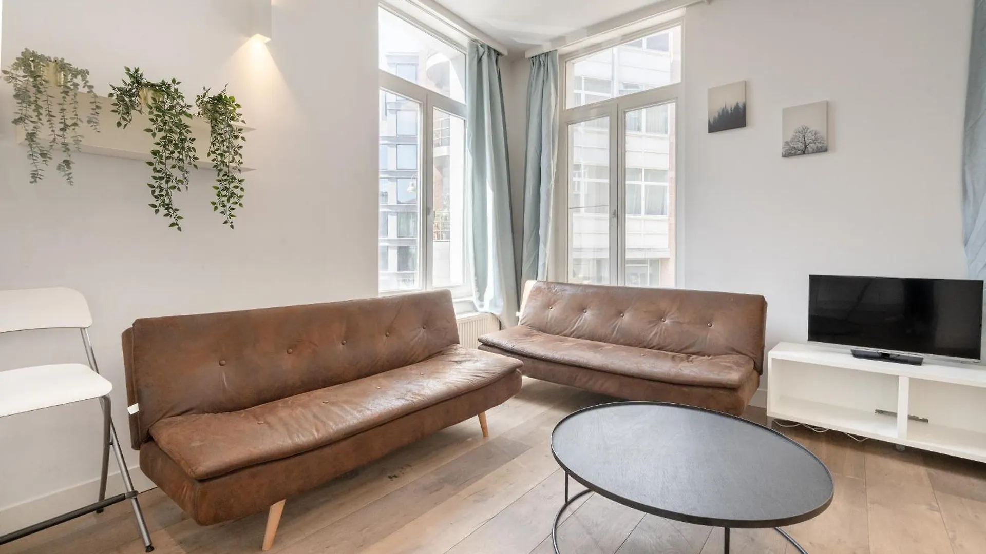 Light Modern Apartment In The Heart Of Антверпен 0*,